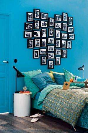 All'interno della camera da letto, usando una foto, puoi decorare un'intera parete. Per fare questo, dovrai anche raccogliere molte belle foto e decidere le loro dimensioni.