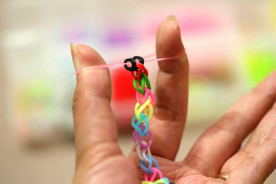 Modelli per tessere braccialetti da elastici: come e cosa tessere, algoritmi passo passo per realizzare braccialetti da elastici