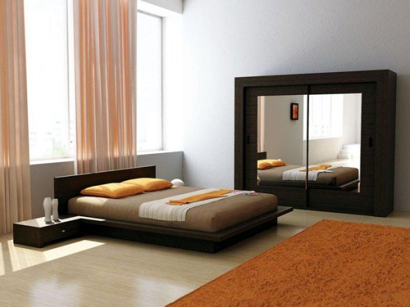 Nykyaikaisissa makuuhuoneissa suosituin on minimalistinen huonekalusetti.