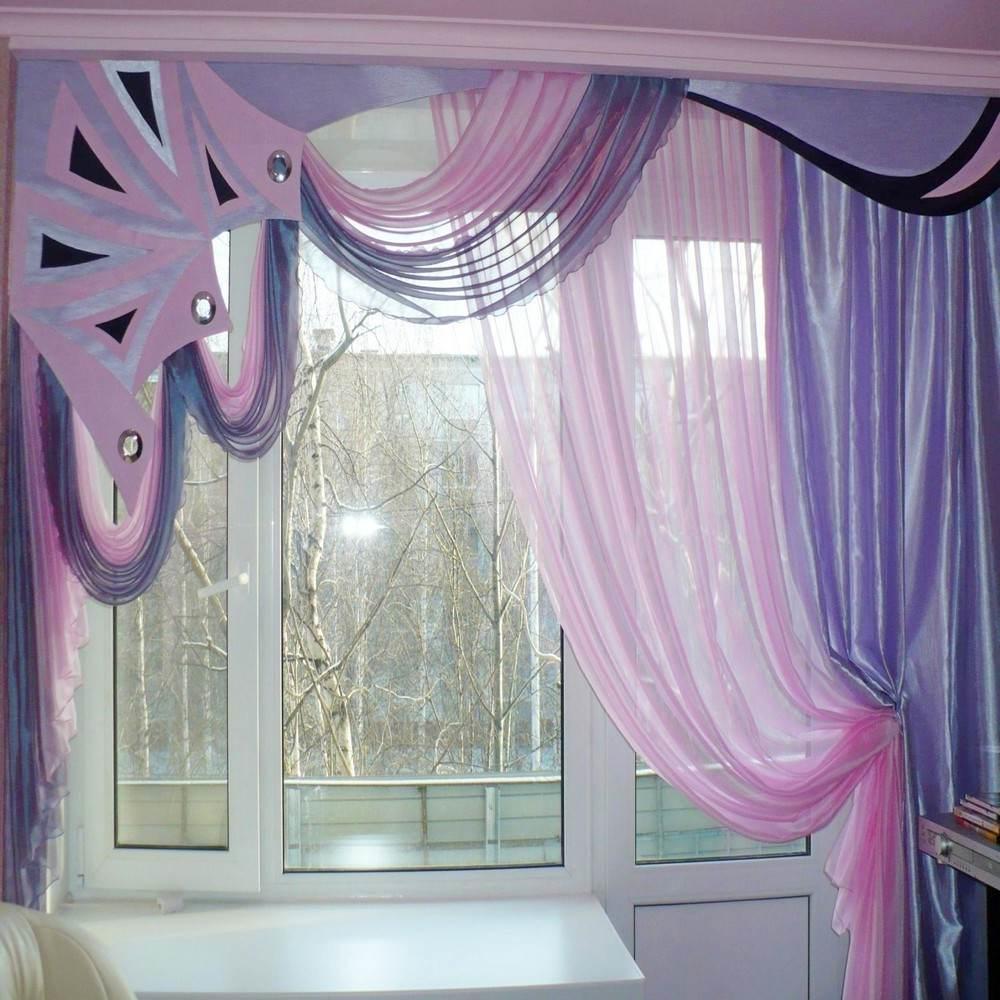 För att göra fönstret mer attraktivt används kombinationer av olika typer av lambrequins.