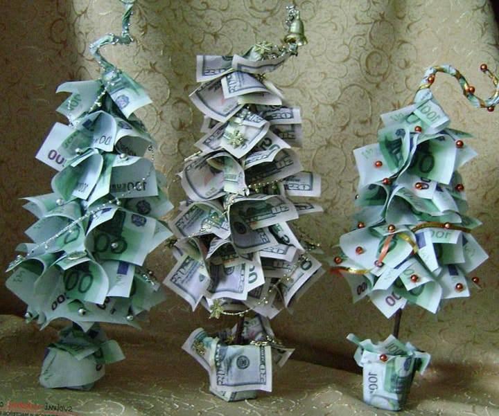 Ένα χριστουγεννιάτικο δέντρο από τραπεζογραμμάτια θα είναι μια εξαιρετική διακόσμηση σπιτιού για τις διακοπές του νέου έτους.