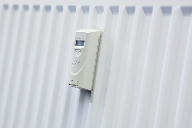Medidores de calor para aquecimento em um princípio de operação de prédio de apartamentos e características de instalação