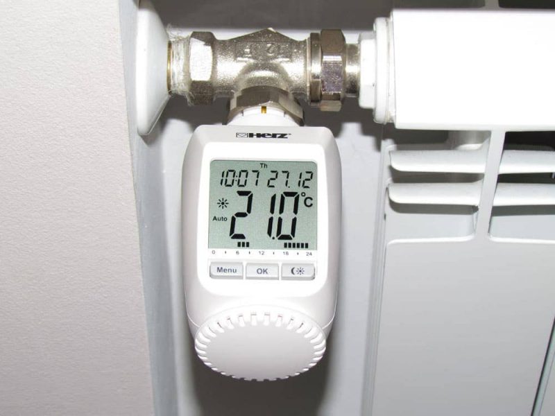 Medidores de calor para aquecimento em um princípio de operação de prédio de apartamentos e características de instalação
