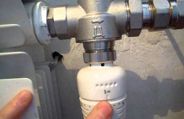 Cabeça térmica para aquecimento do princípio de funcionamento do radiador
