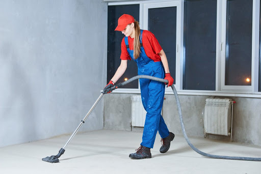 É melhor confiar a limpeza após a renovação a profissionais