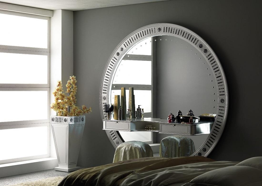 Pentru un dormitor de înaltă tehnologie, o oglindă rotundă volumetrică este perfectă.