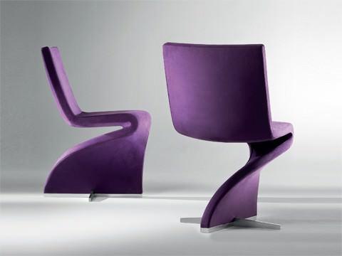 Οι μοντέρνες και υψηλής τεχνολογίας καρέκλες διακρίνονται για το απλό σχήμα τους και τη χρήση τεχνητών υλικών