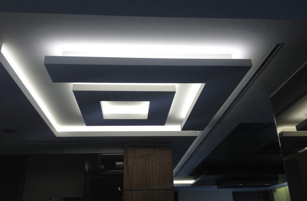על ידי התקנת התאורה האחורית על התקרה, האור לתקרת המתיחה יתפזר באופן שווה בכל האזור שנבחר